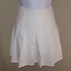 NWOT Fashion Brand Company White Circle Skort
